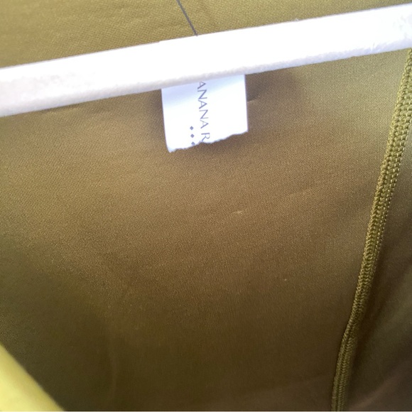 NWT Banana Republic women’s olive green v neck long sleeve S normcore office - Picture 6 of 6